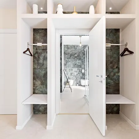 Sofi Luxury Iglesias