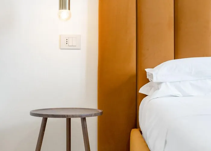 Sofi Luxury Iglesias