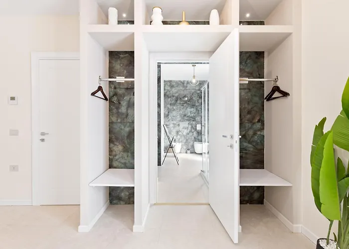 Sofi Luxury Iglesias